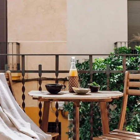 Mwitu - 2 Bedroom And Balcony In Poblenou Apartment