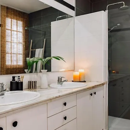 Mwitu - 2 Bedroom And Balcony In Poblenou *
